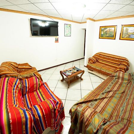 Mashy'S Hostal Otavalo Exterior photo